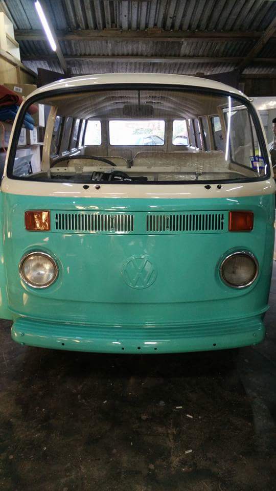 VINTAGE VOLKSWAGEN VAN